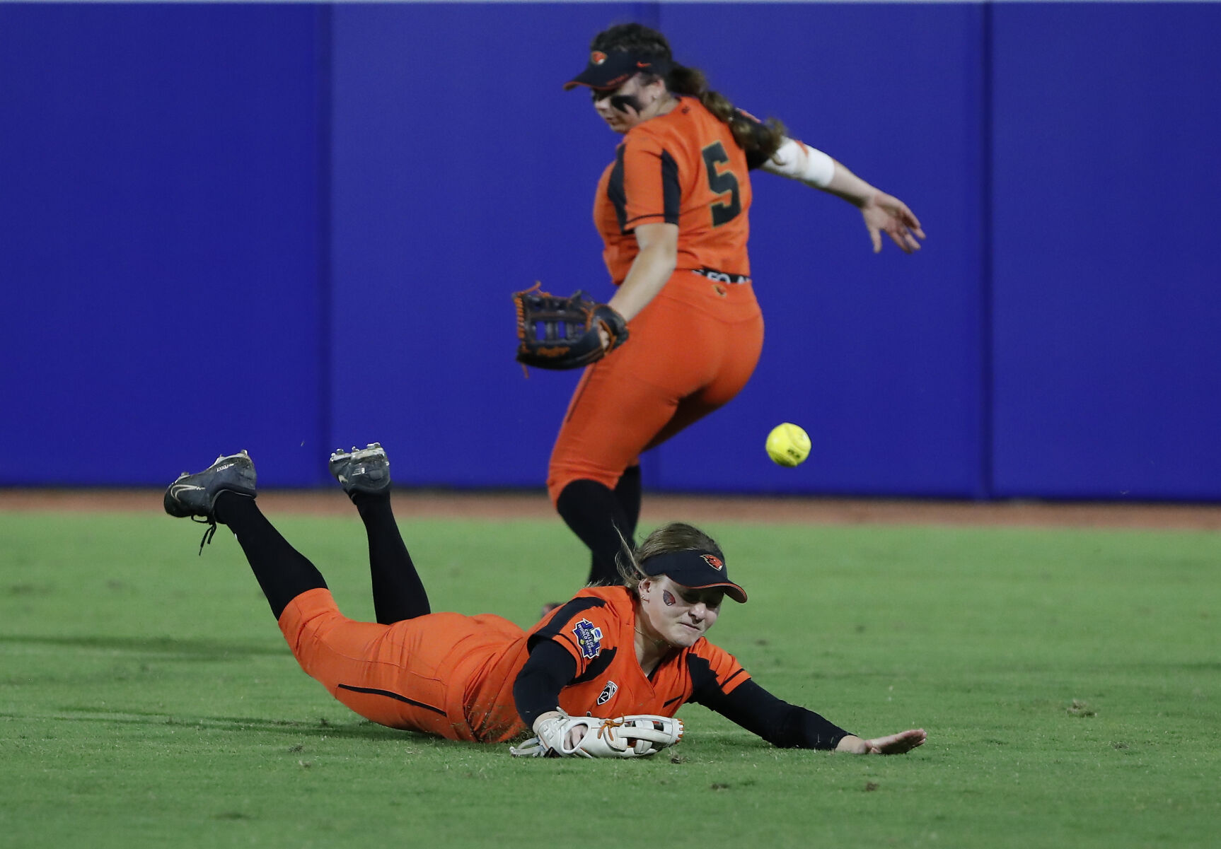 WCWS Oregon St Arizona Softball